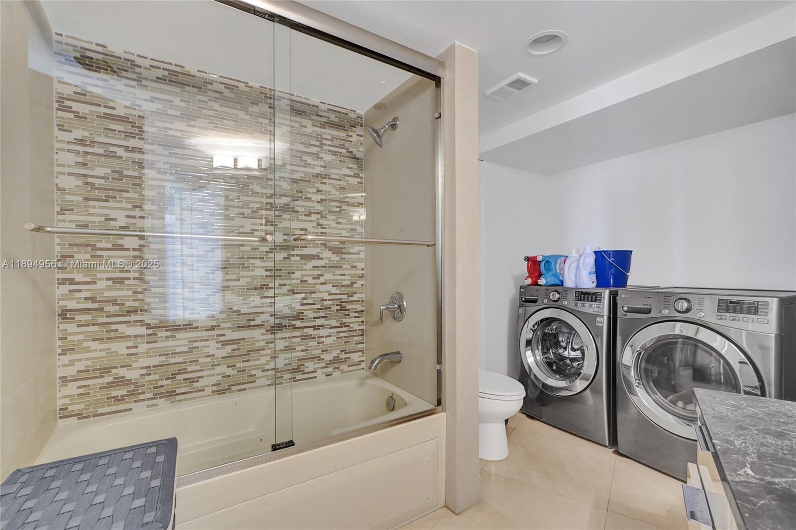 1000 East Island Boulevard, Unit 1403 Aventura, FL 33160 - Photo 36 of 99 Bathroom + Laundry