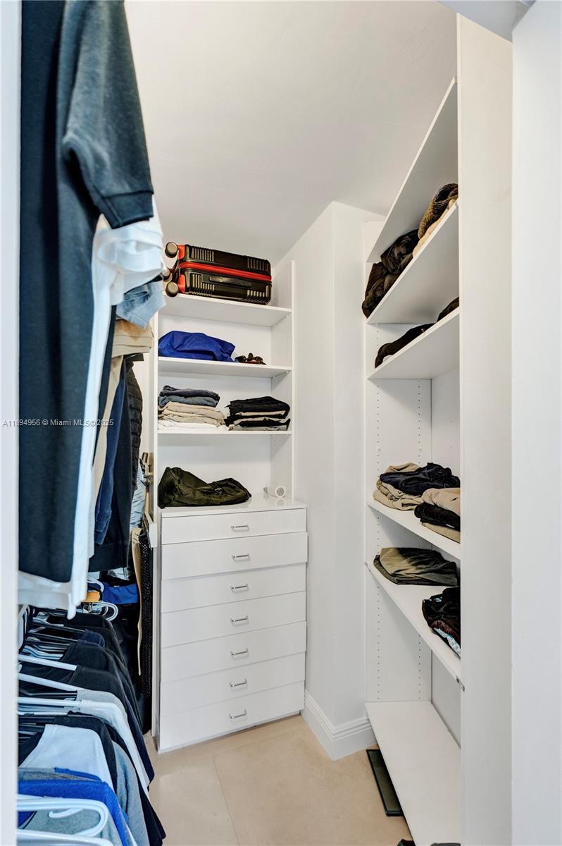 1000 East Island Boulevard, Unit 1403 Aventura, FL 33160 - Photo 47 of 99 Walking Closet 2