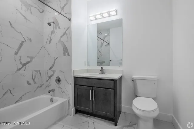 $2,400 | 126 Main Street, Unit 211, Matawan, NJ 07747