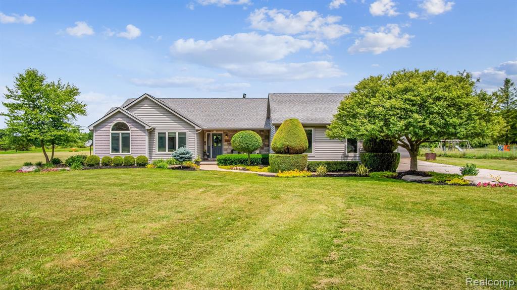 5572 Lange Road Howell, MI 48843 - Photo 4 of 32