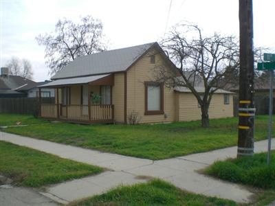 1105 L Street Reedley, CA 93654 - Photo 1 of 2
