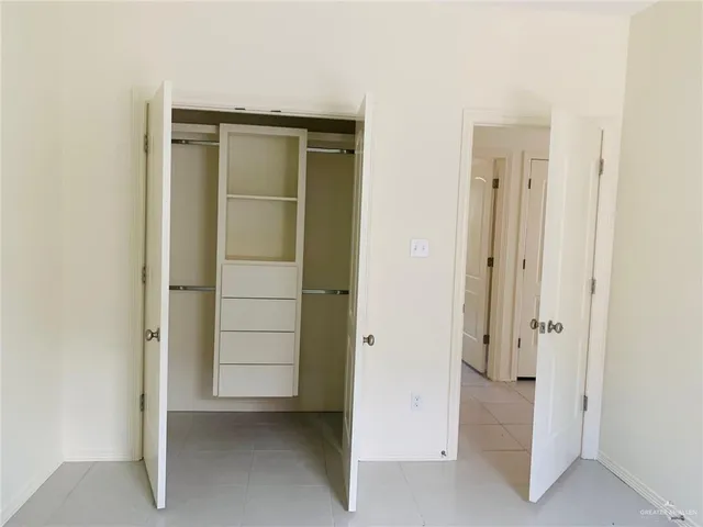 a view of a back yard