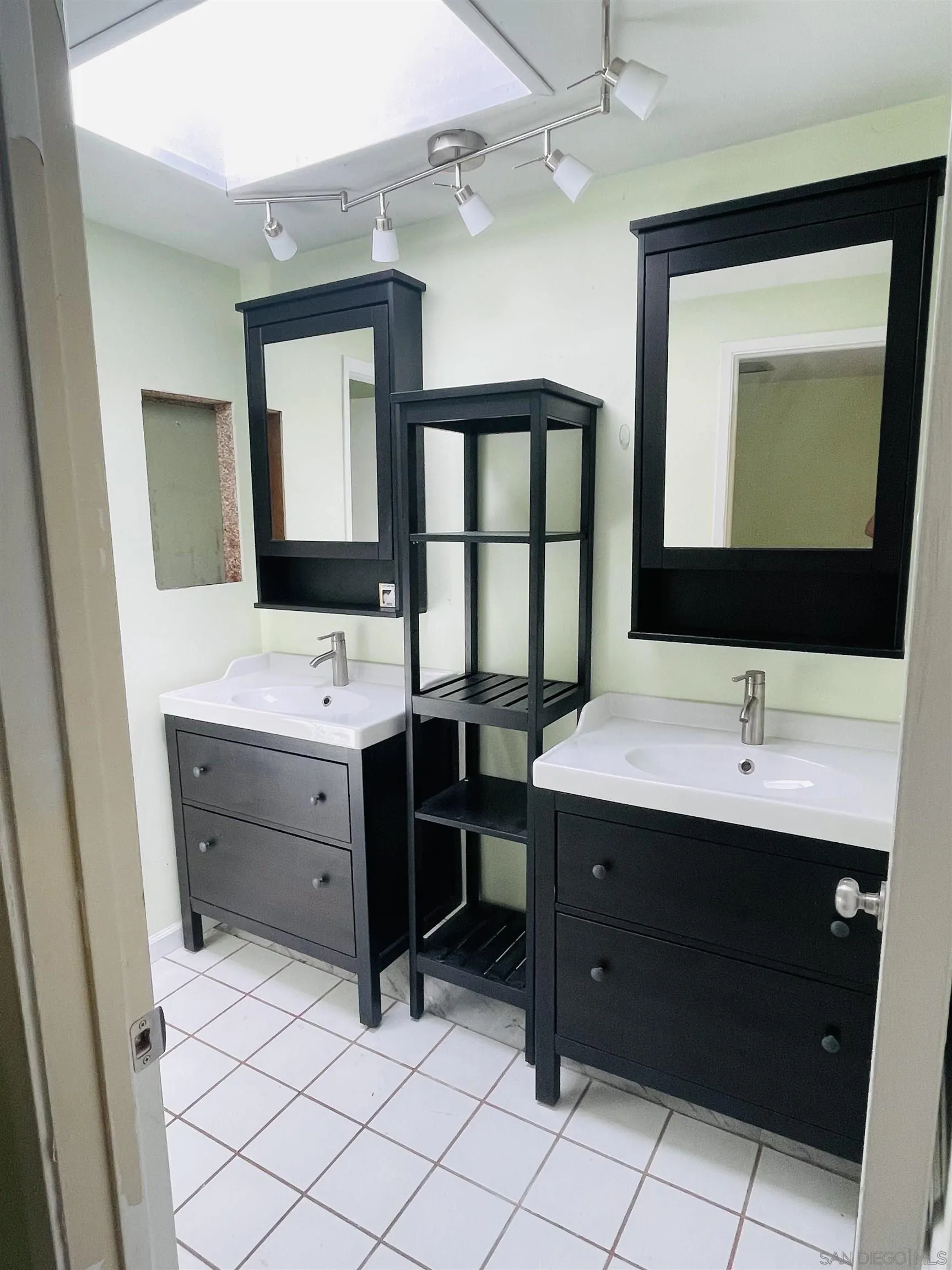 242 Village Green Road Encinitas, CA 92024 - Photo 4 of 16 a bathroom with a double vanity sink mirror and bathtub