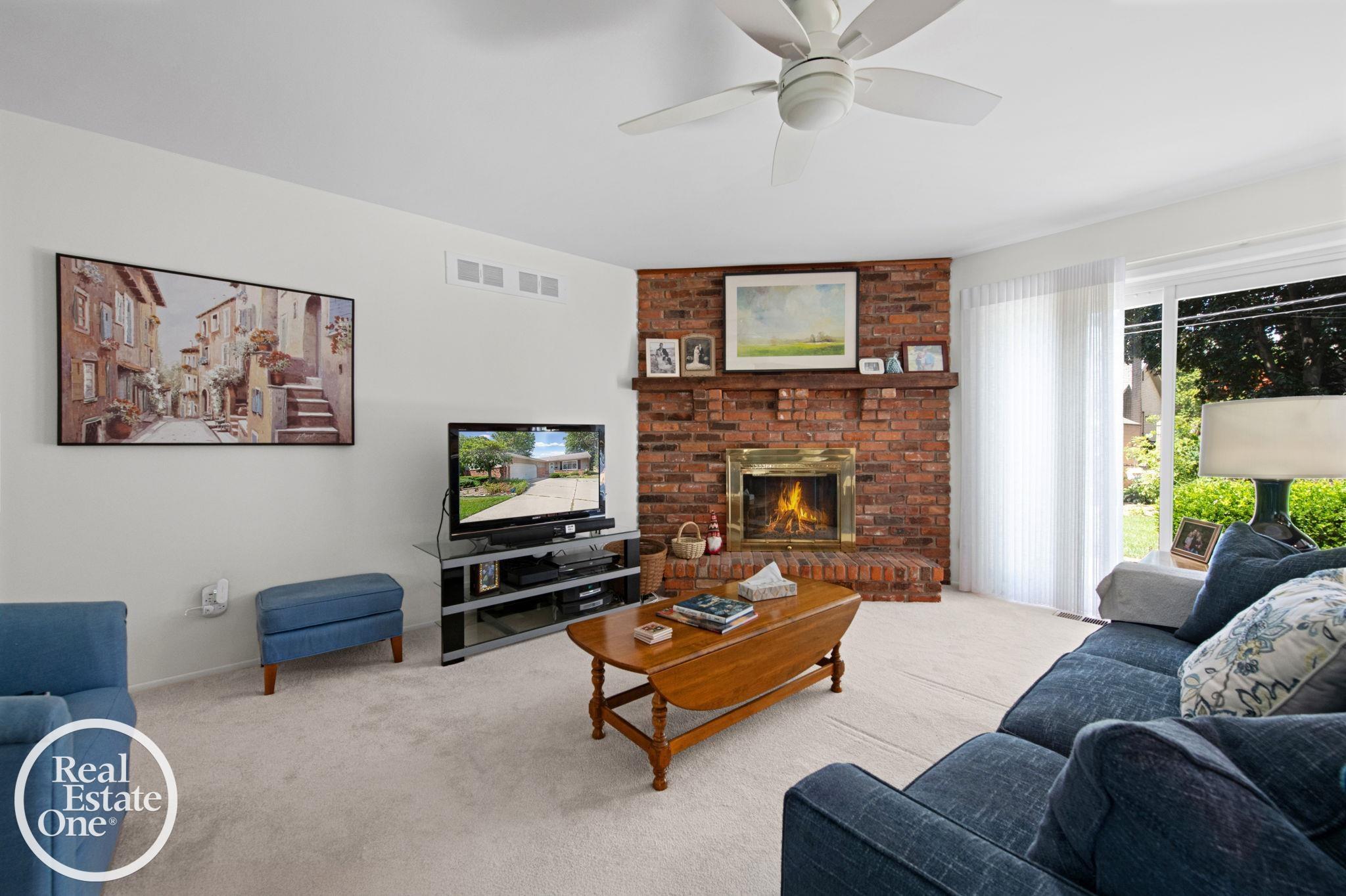 1196 Hawthorne Road Grosse Pointe, MI 48236 - Photo 3 of 40 Gallery Image 3