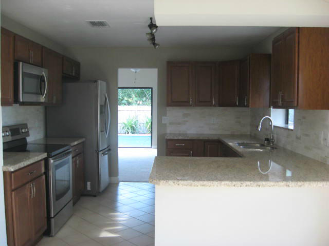9005 Old Pine Road Boca Raton, FL 33428 - Photo 5 of 16 9005OldPineRdFinal 022