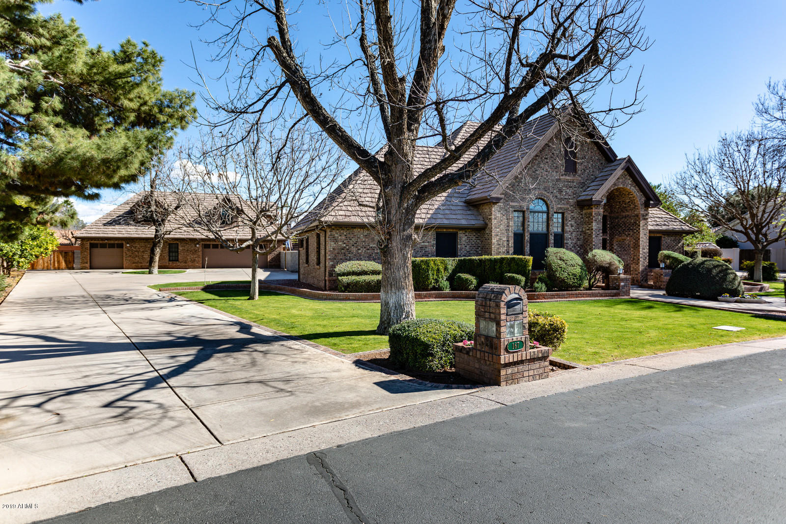167 North Riata Street Gilbert, AZ 85234 - Photo 4 of 83 02_167_N_Riata_St02_mls