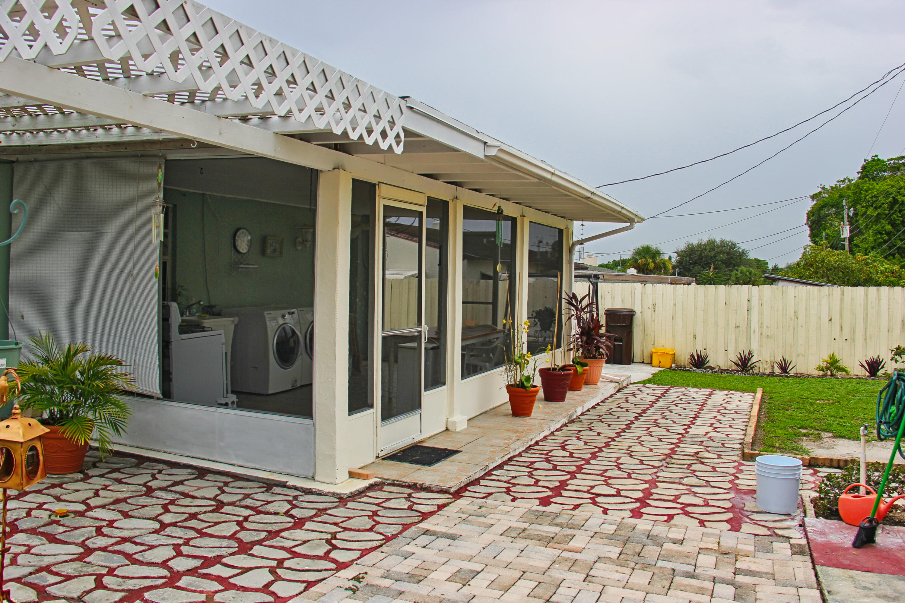 935 Churchill Road West Palm Beach, FL 33405 - Photo 15 of 17 IMG_4488