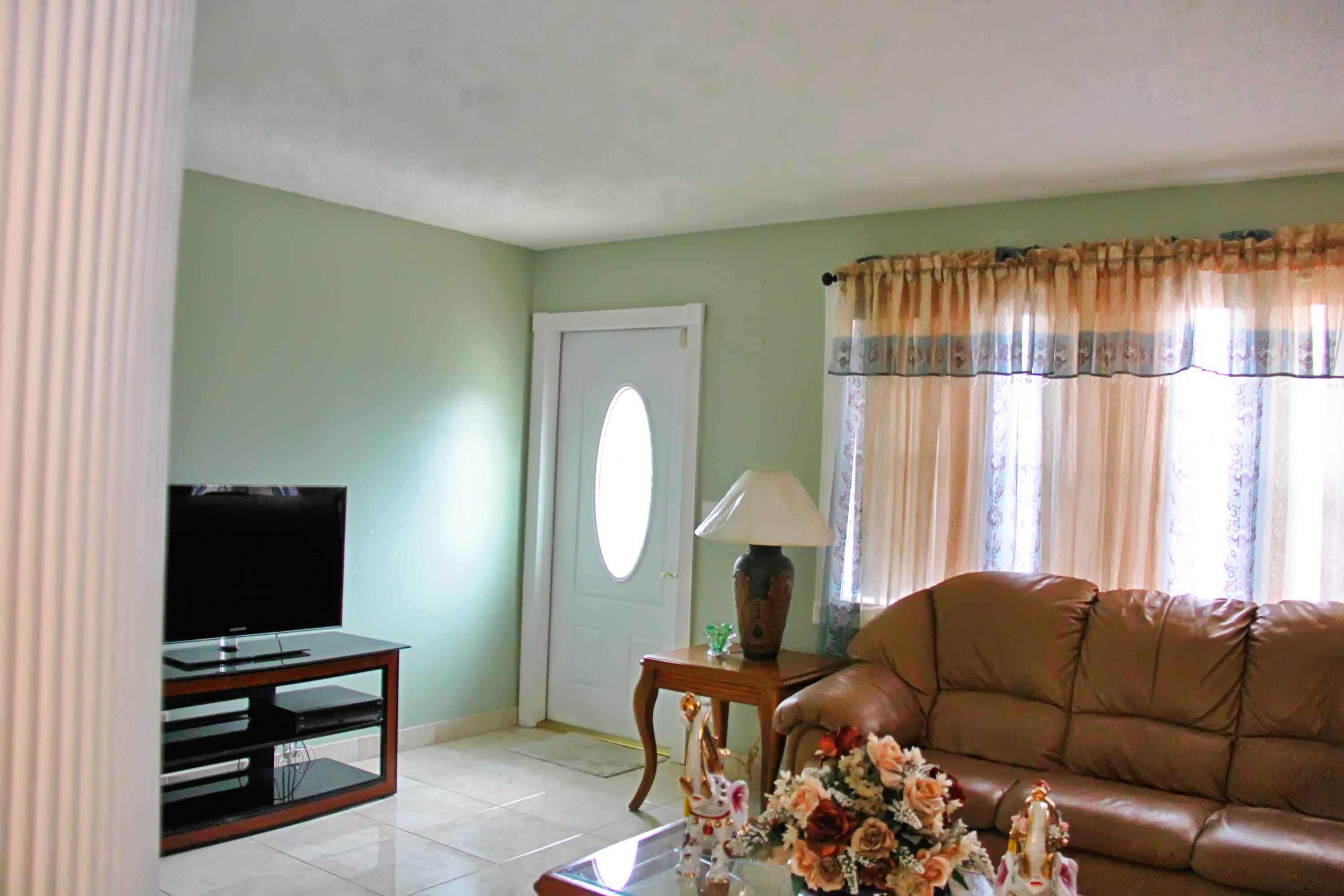 935 Churchill Road West Palm Beach, FL 33405 - Photo 3 of 17 IMG_4472