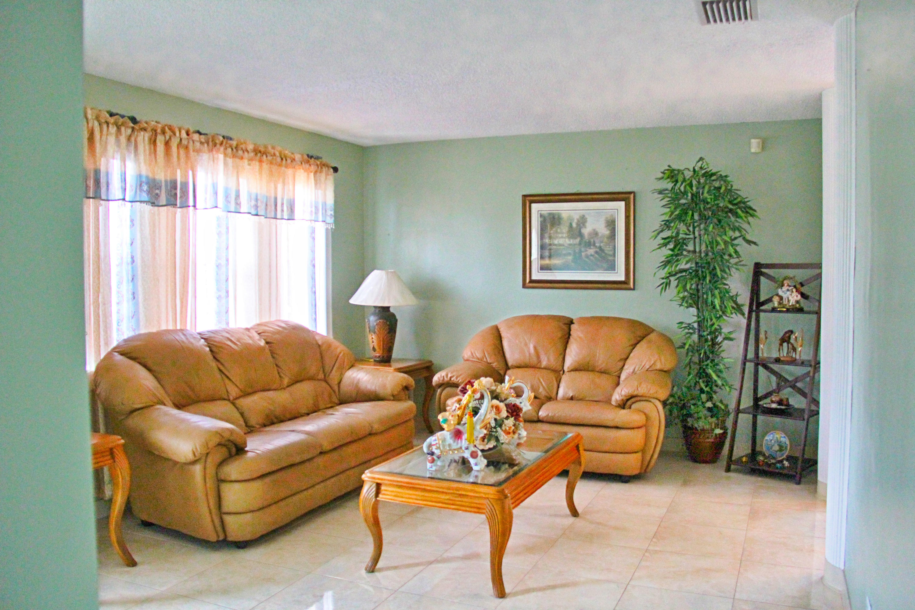 935 Churchill Road West Palm Beach, FL 33405 - Photo 4 of 17 IMG_4470