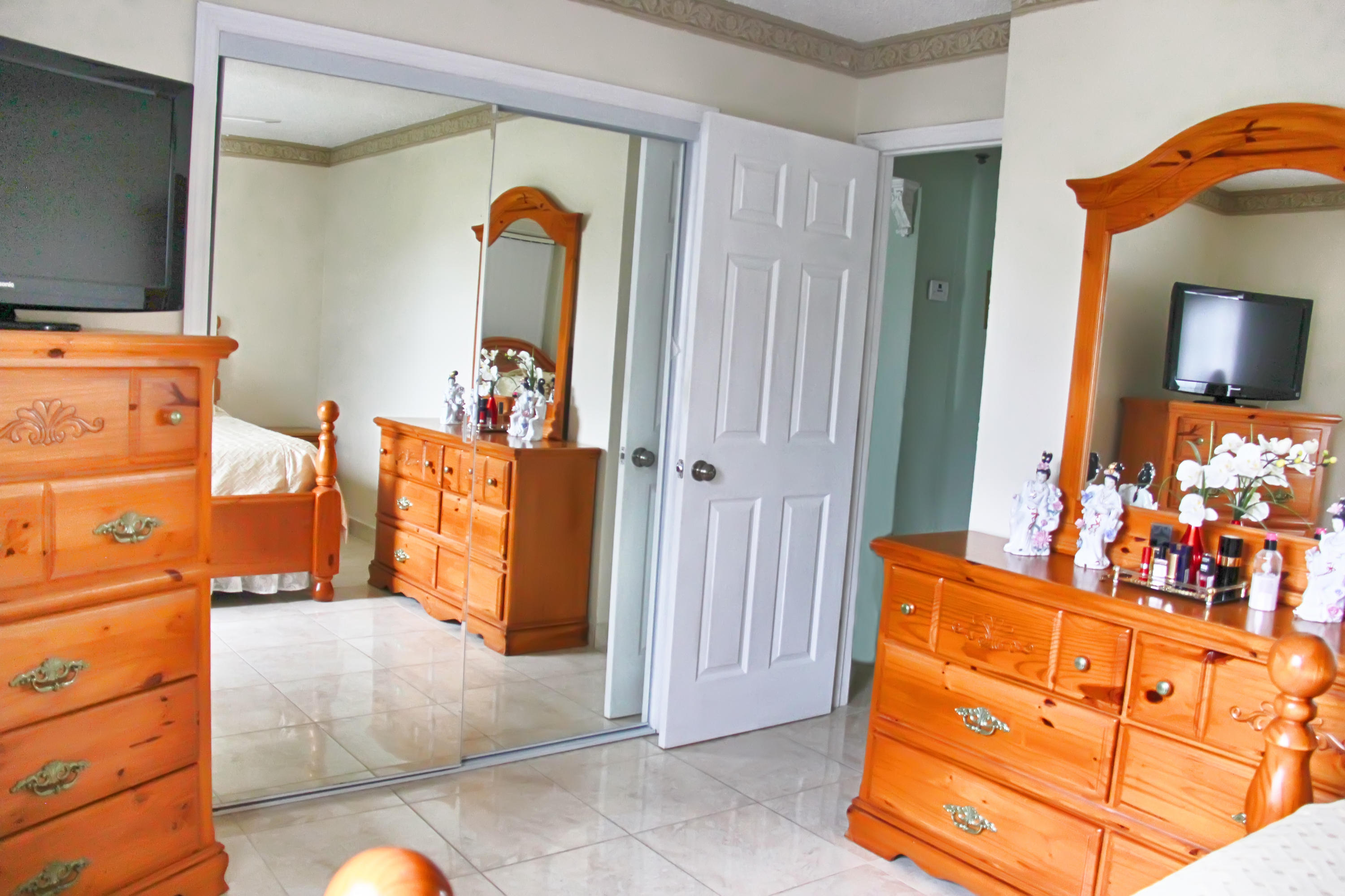 935 Churchill Road West Palm Beach, FL 33405 - Photo 8 of 17 IMG_4465