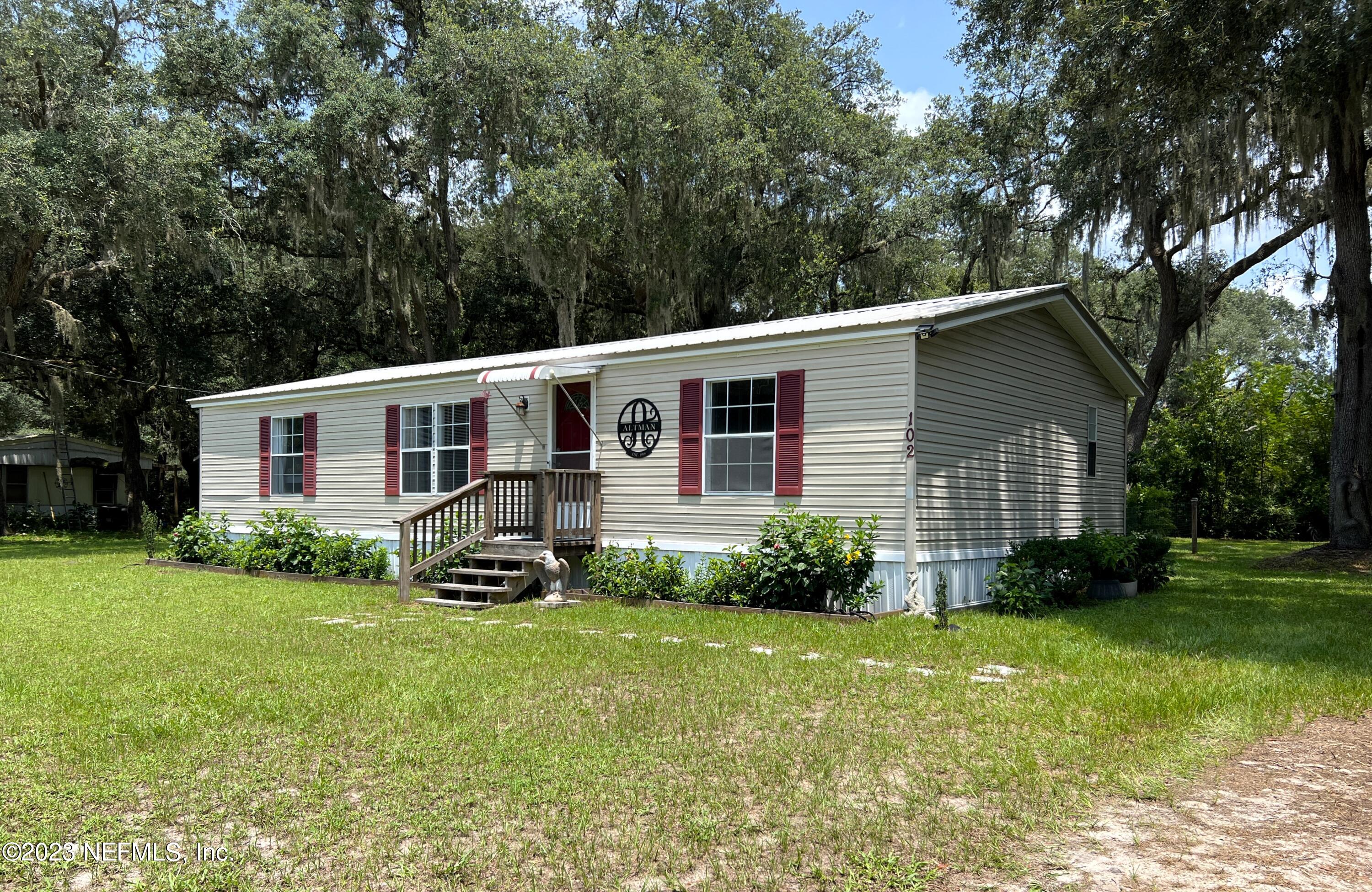 102 Compton Street Interlachen, FL 32148 - Photo 3 of 26 2