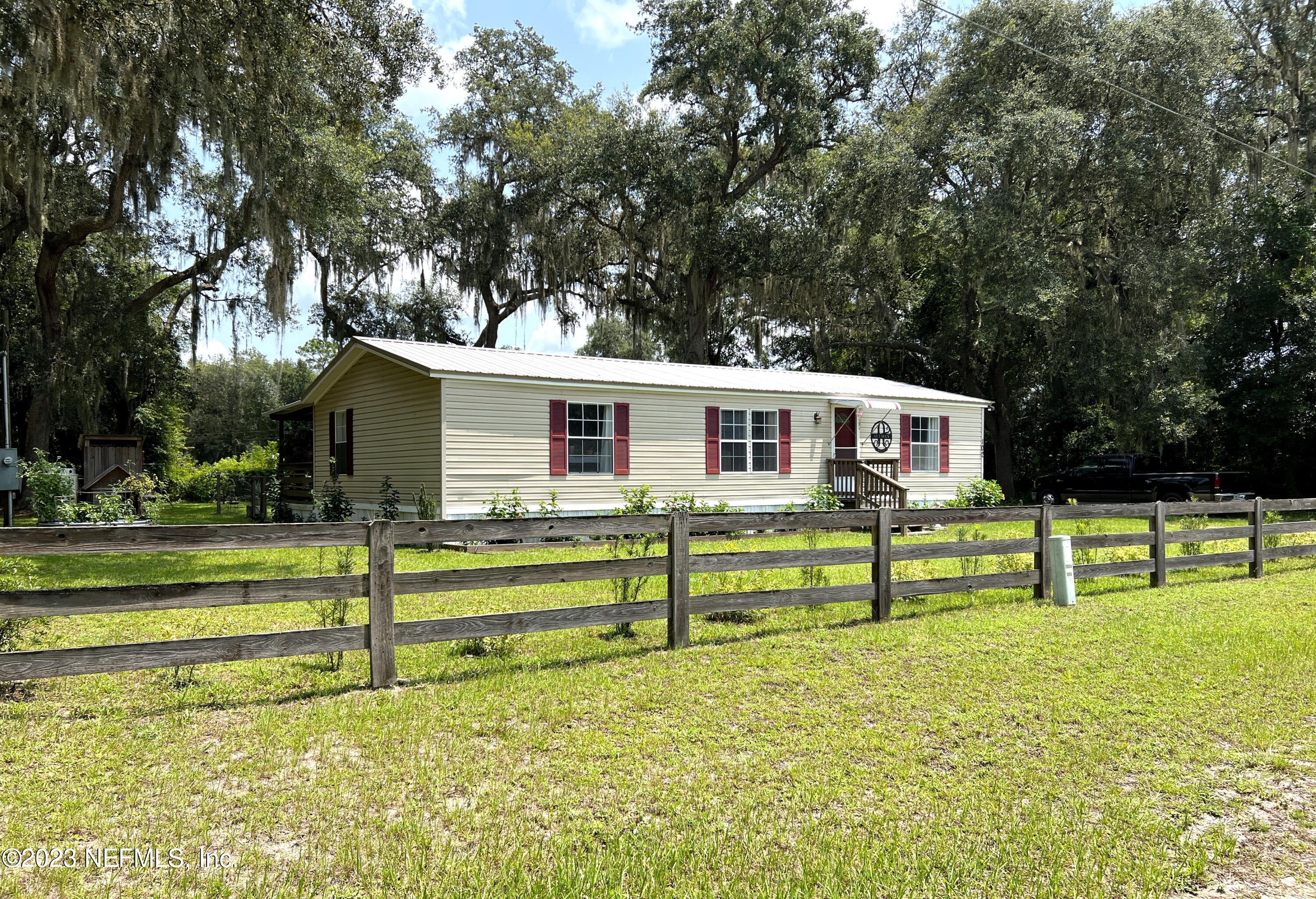 102 Compton Street Interlachen, FL 32148 - Photo 4 of 26 3