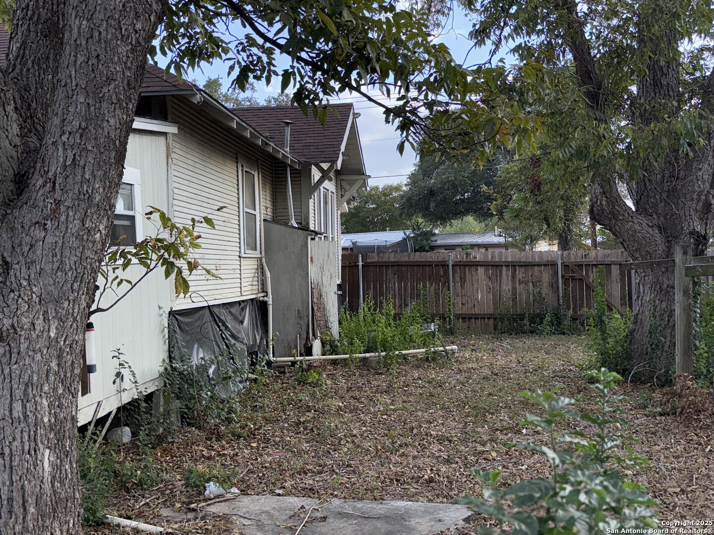 1902 22nd Street Hondo, TX 78861 - Photo 12 of 15