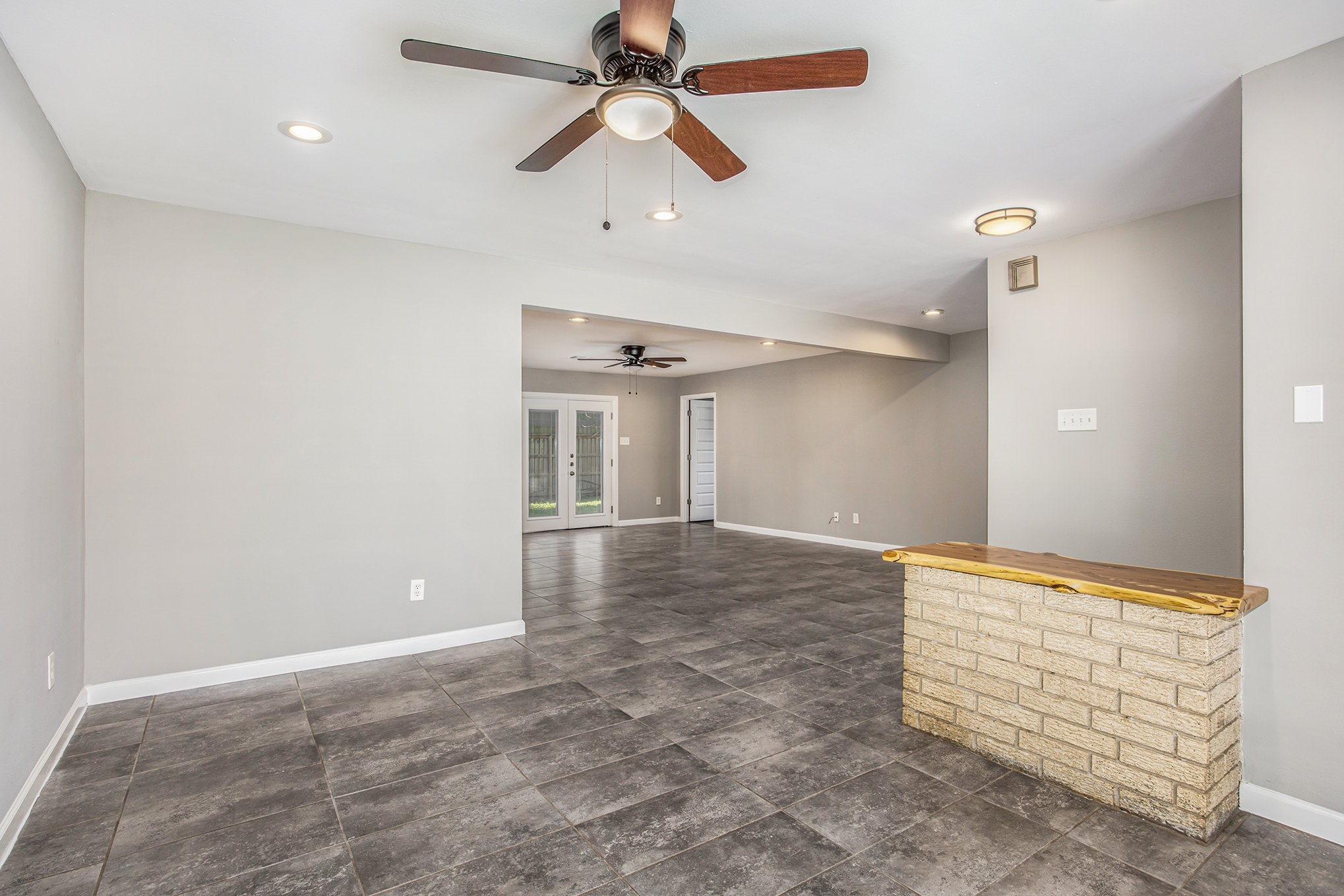 2902 Helberg Road Houston, TX 77092 - Photo 10 of 25 Gallery Image 10