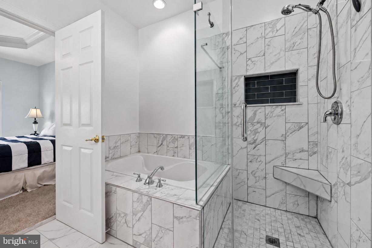 6806 Witton Circle Gainesville, VA 20155 - Photo 19 of 47 a bathroom with a bathtub and shower