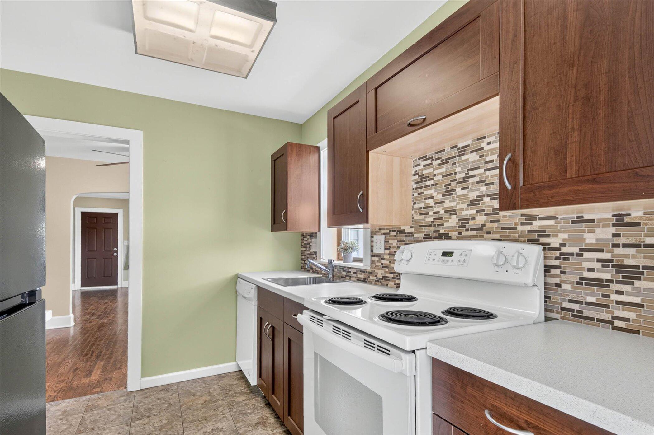 2815 Overhill Road Jackson, MI 49203 - Photo 16 of 31 16-2815-Overhill-Rd-WindowStill-Photogra