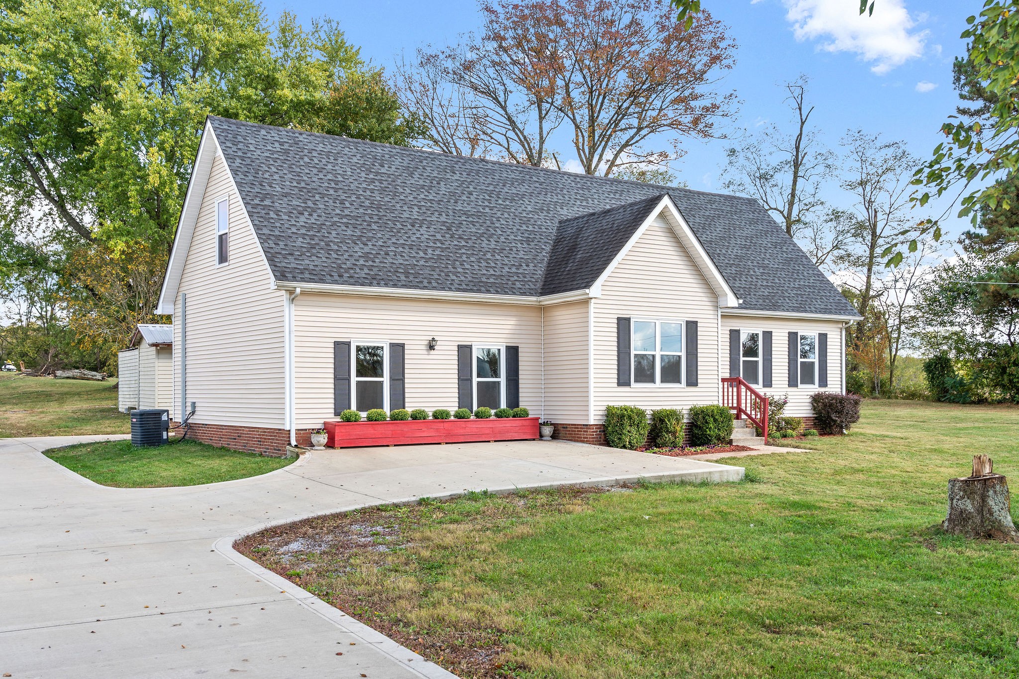 487 Port Royal Road Clarksville, TN 37040 - Photo 3 of 23 Gallery Image 3