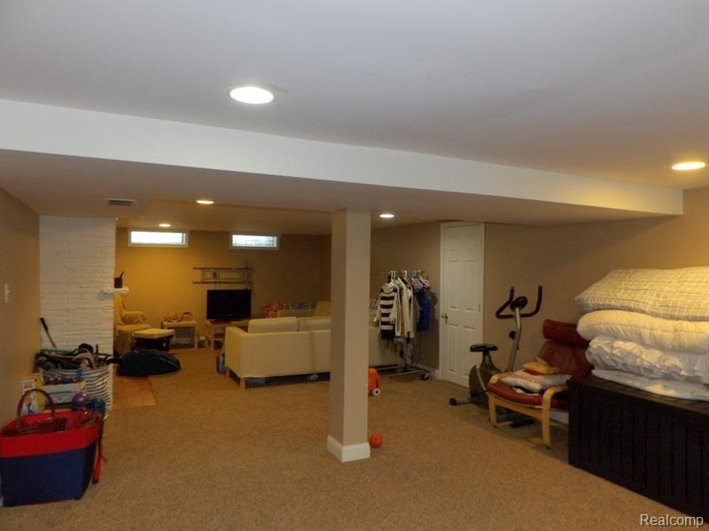 15400 Wick Road Allen Park, MI 48101 - Photo 28 of 43 100_4038.jpg