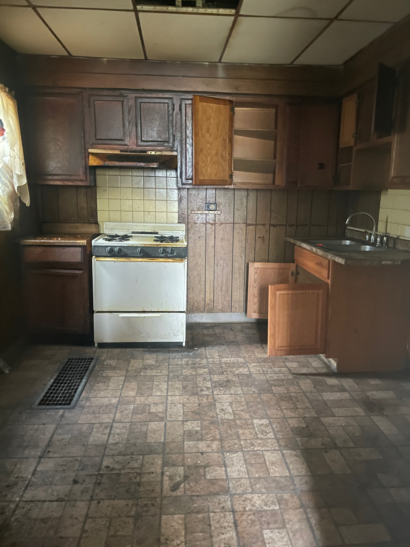 5803 South May Street Chicago, IL 60621 - Photo 9 of 11 Gallery Image 9