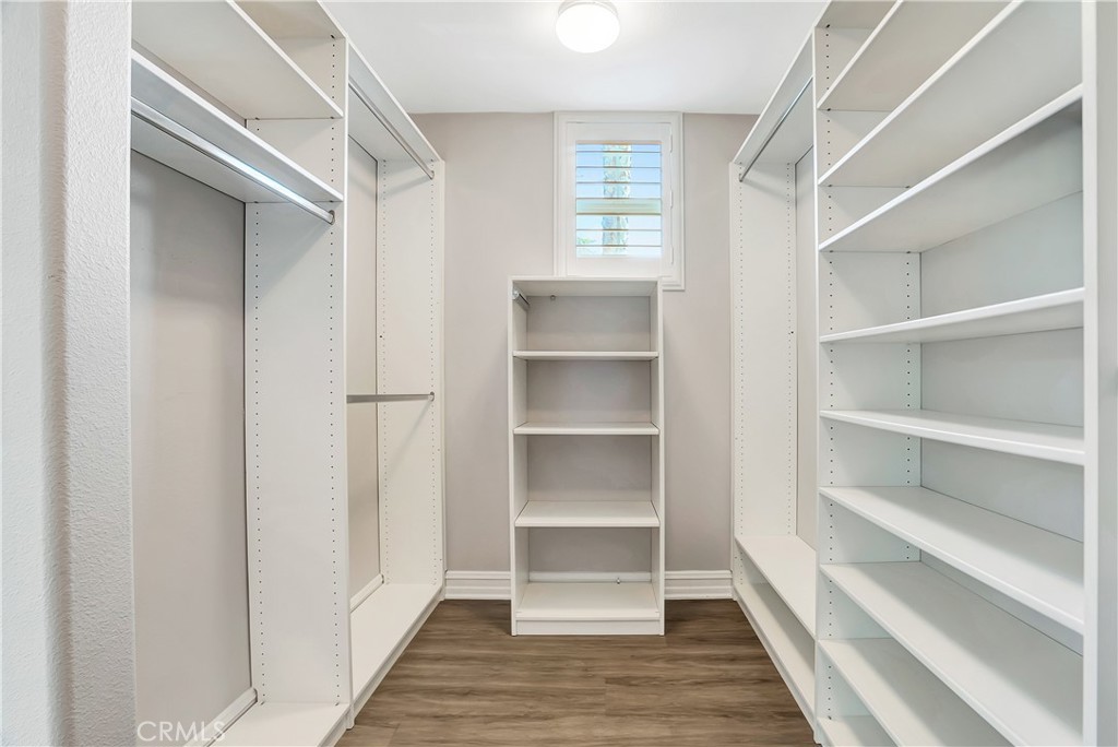 1431 Windshore Way Oxnard, CA 93035 - Photo 18 of 33 Primary Closet