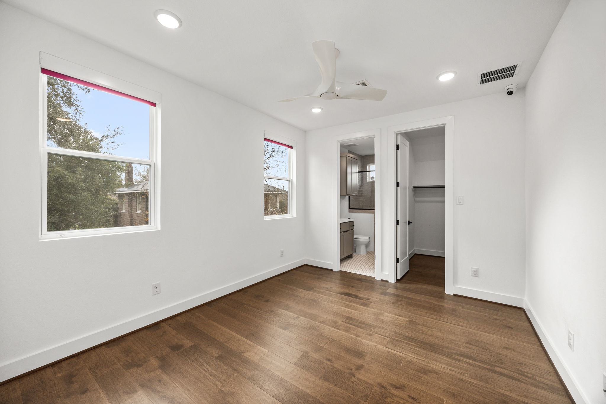 424 Redan Street Houston, TX 77009 - Photo 17 of 47 Second bedroom in the main house is ideal for a child’s room, featuring a generous walk-in closet and a private en-suite bathroom