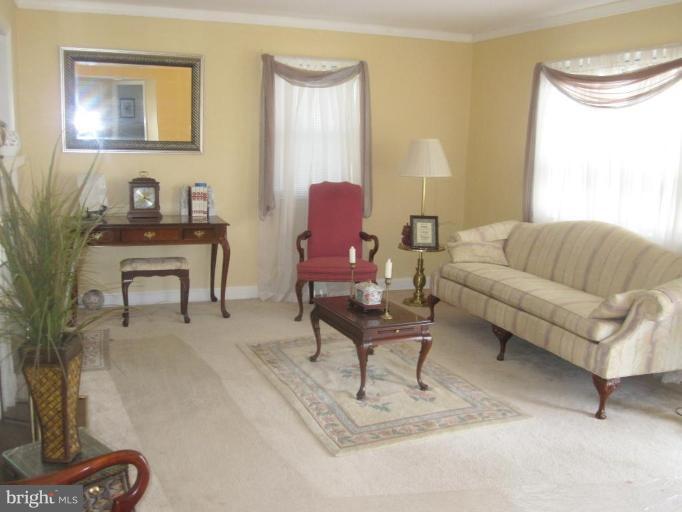 10602 Inwood Avenue Silver Spring, MD 20902 - Photo 3 of 6 Family Room