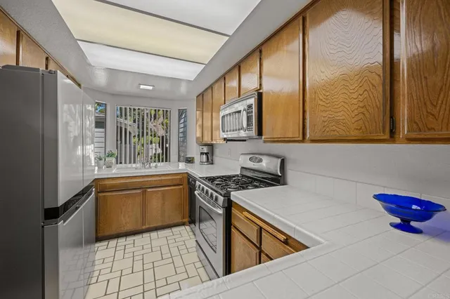 $725,000 | 1065 Brewley Lane, Vista, CA 92081