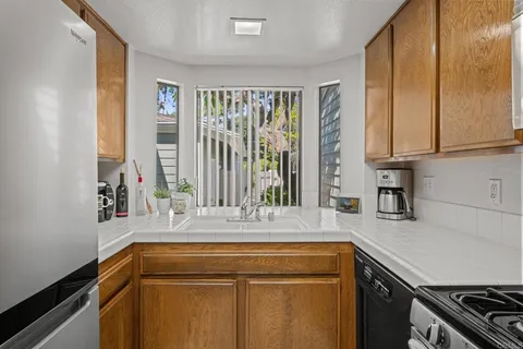 $725,000 | 1065 Brewley Lane, Vista, CA 92081