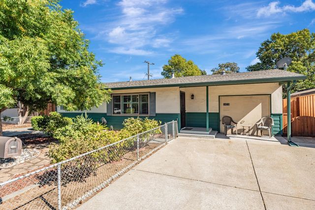 a view of house with patio outdoor entertaining space