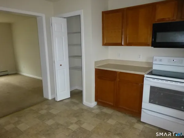 $1,800 | 245 Elizabeth St Extension, Norwich, CT 06360