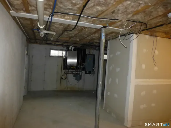 $1,800 | 245 Elizabeth St Extension, Norwich, CT 06360