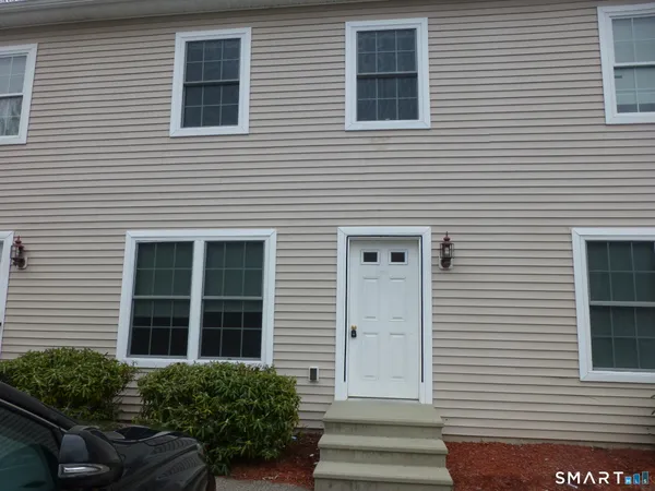 $1,800 | 245 Elizabeth St Extension, Norwich, CT 06360