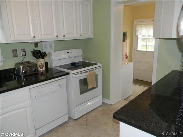8903 Mapleton Road Henrico, VA 23229 - Photo 2 of 12 Kitchen