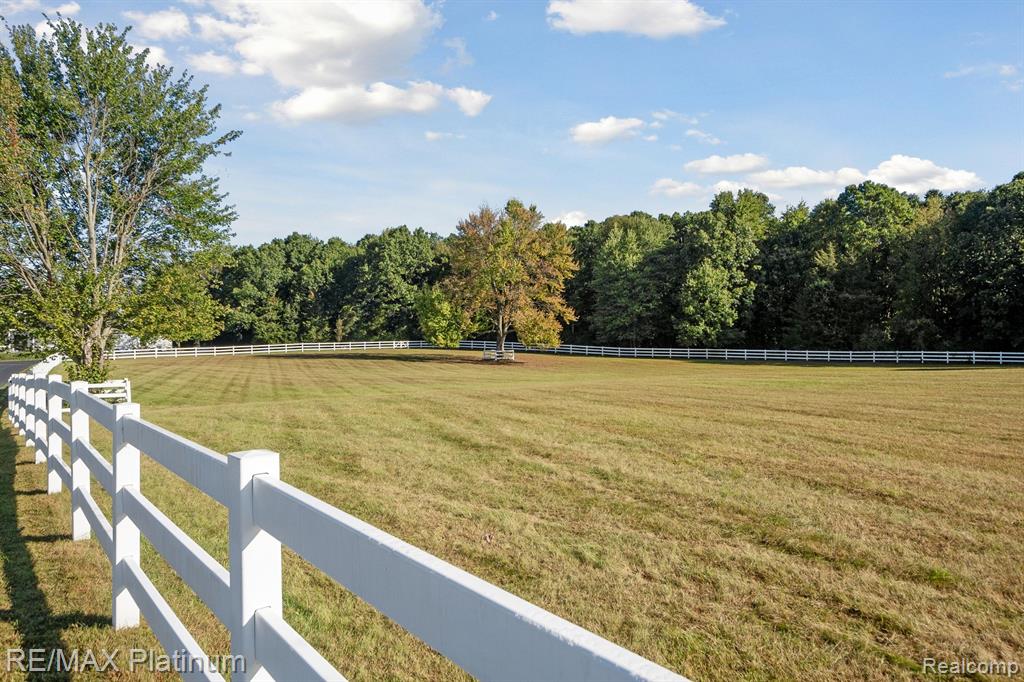 3304 Outback Trail Pinckney, MI 48169 - Photo 35 of 50
