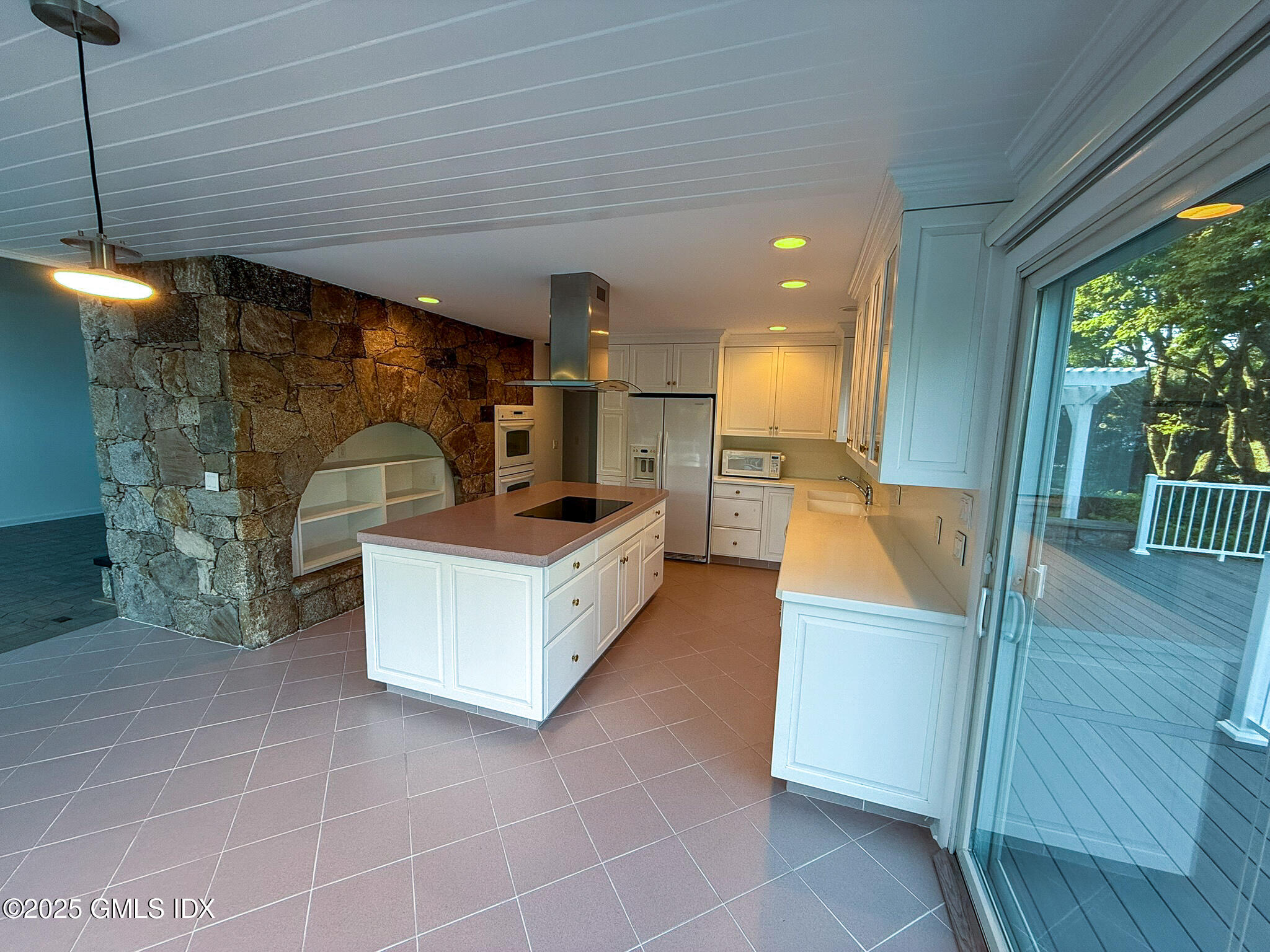 21 Harkim Road Greenwich, CT 06831 - Photo 16 of 40