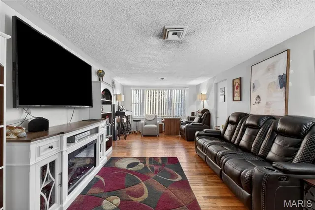 $179,000 | 2320 Cherry Lane, Florissant, MO 63033