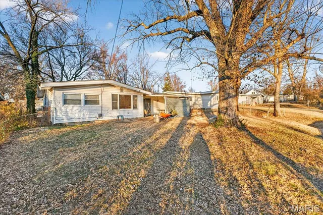 $179,000 | 2320 Cherry Lane, Florissant, MO 63033