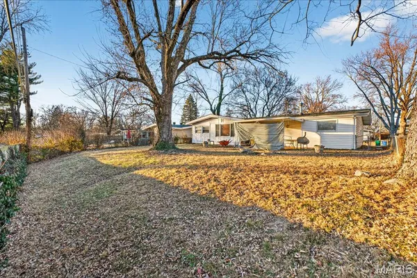 $179,000 | 2320 Cherry Lane, Florissant, MO 63033