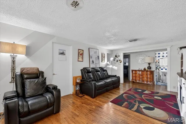 $179,000 | 2320 Cherry Lane, Florissant, MO 63033