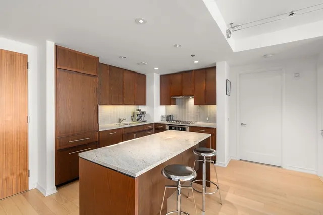 $1,299,000 | 580 Washington Street, Unit 1406, Boston, MA 02111