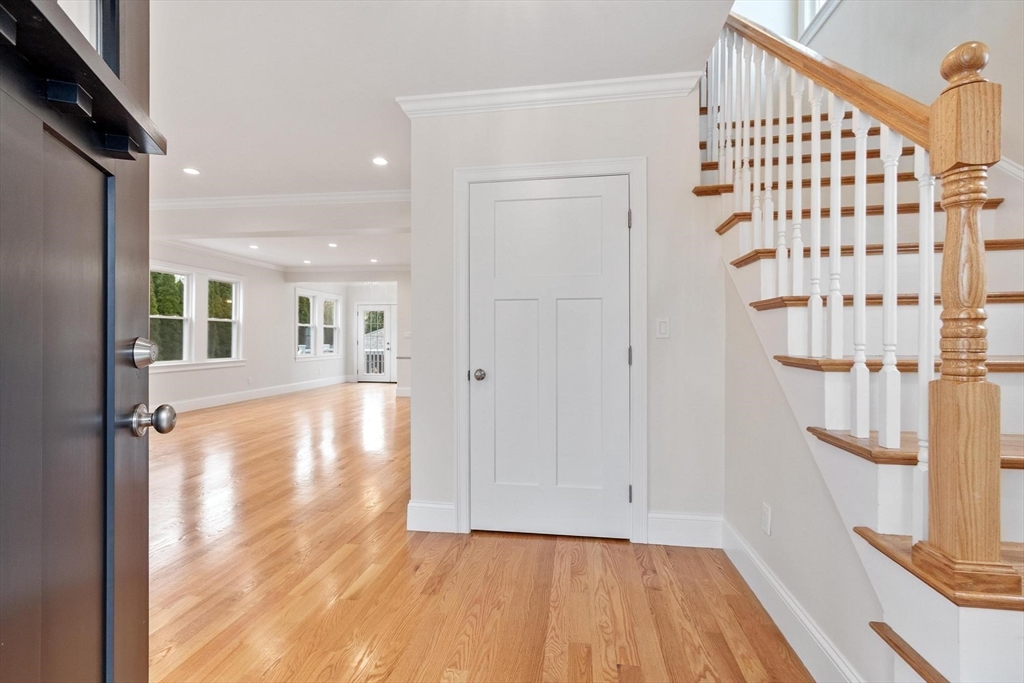 329 Warren Street Waltham, MA 02453 - Photo 5 of 23