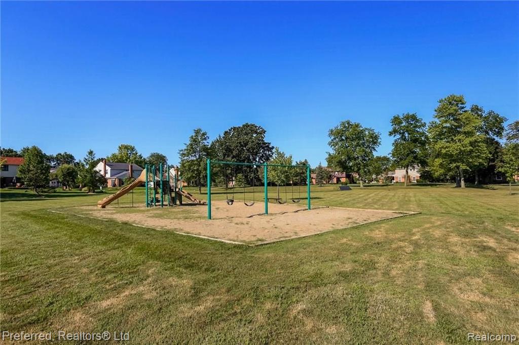 36133 Johnstown Road Farmington Hills, MI 48335 - Photo 47 of 49