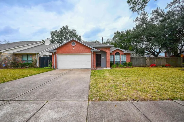 $2,050 | 3551 Santa Rosa Lane, Sugar Land, TX 77478