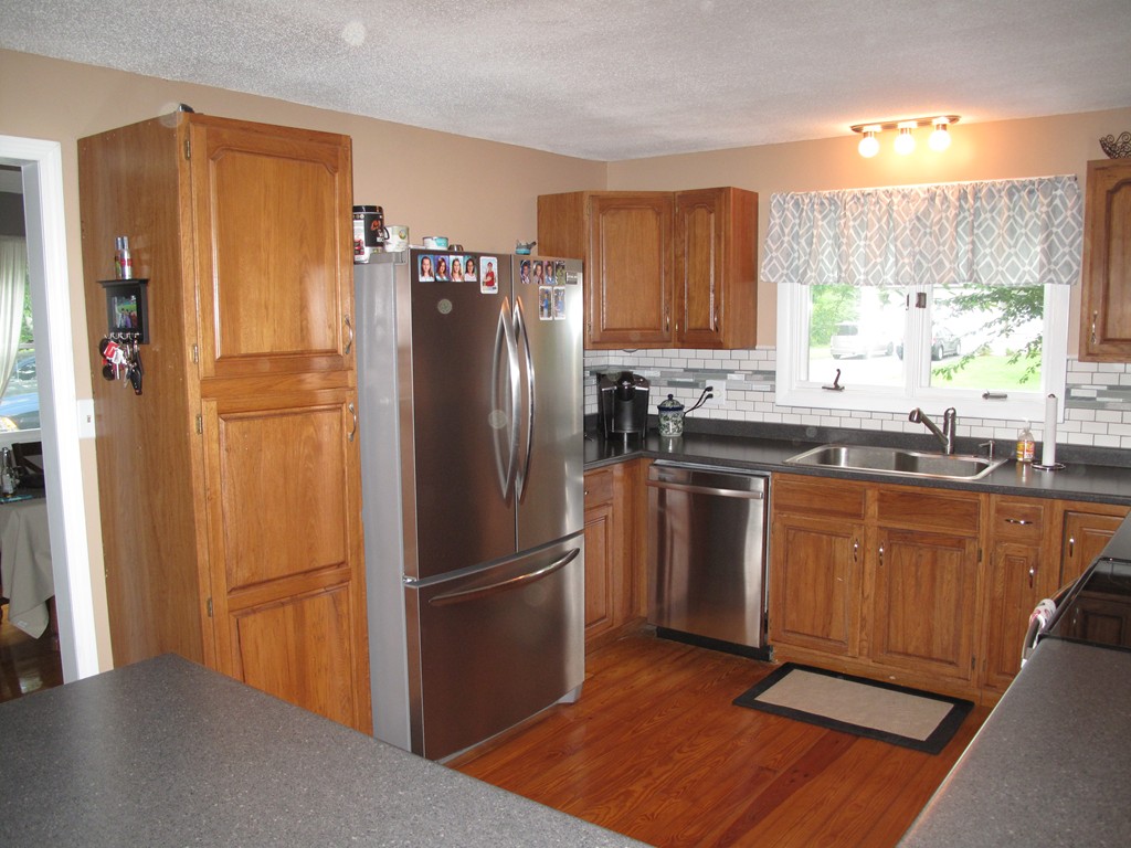 185 Springdale Road Westfield, MA 01085 - Photo 3 of 17 Gallery Image 3