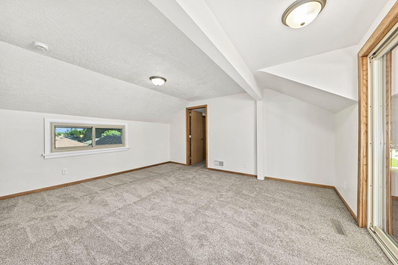 W3124 County Rd Y Leroy, WI 53050 - Photo 20 of 36 Upper Family Rm
