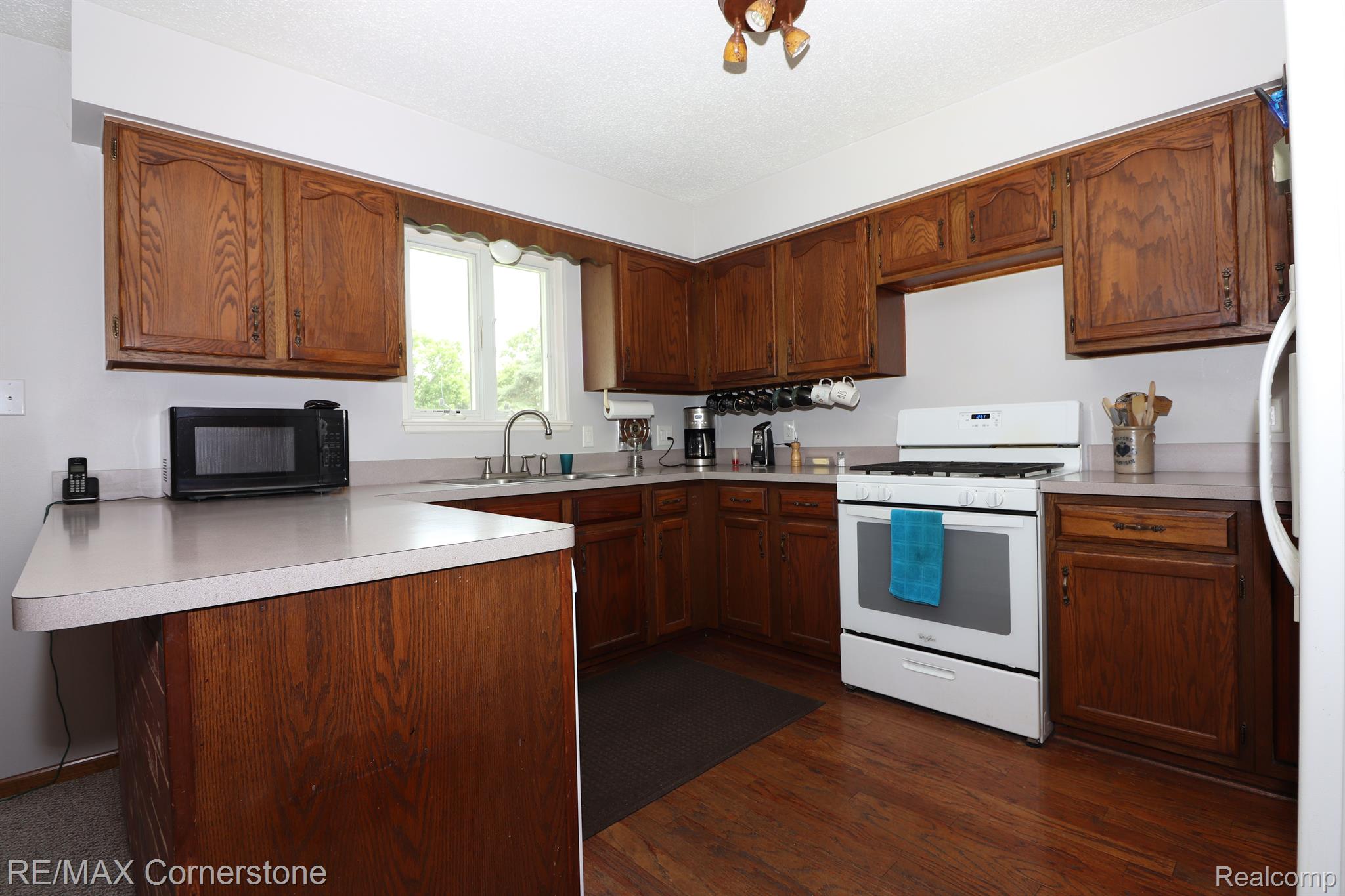 951 Old Plank Road Milford, MI 48381 - Photo 9 of 26 Kitchen