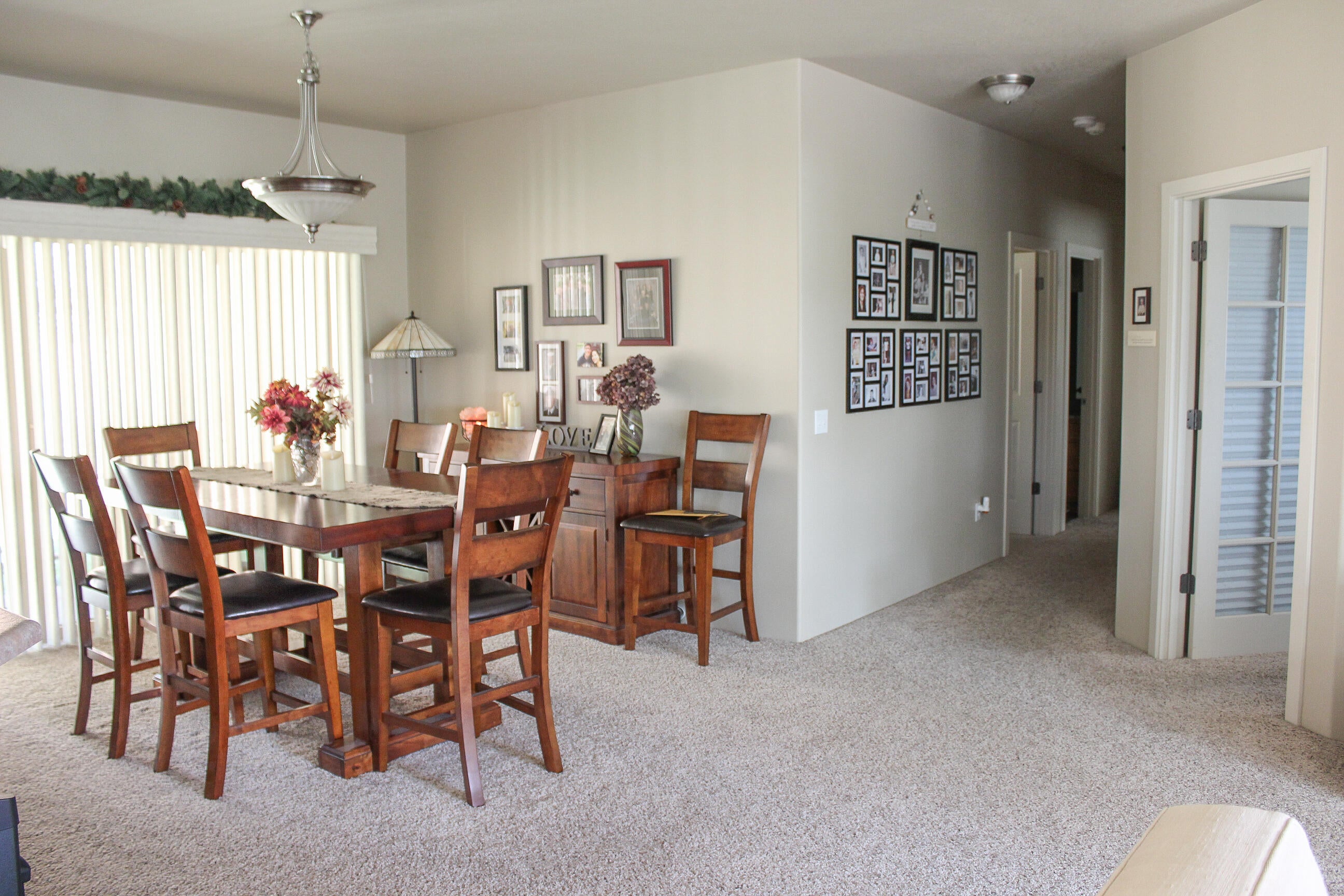 705 Three Pines Road Grants Pass, OR 97526 - Photo 23 of 47 Dining room