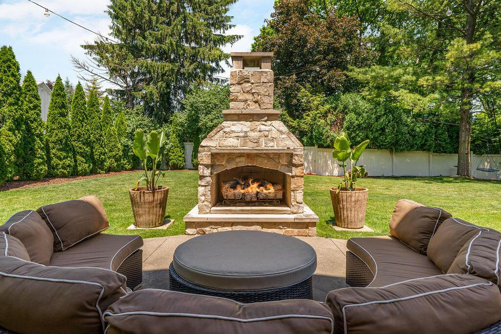 2462 Lane Road Columbus, OH 43220 - Photo 69 of 80 Patio