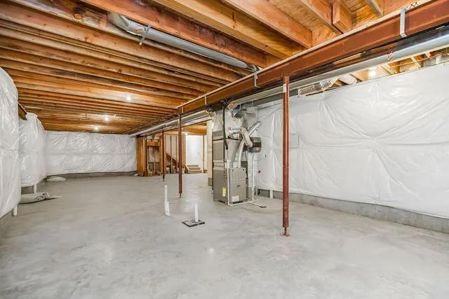 $575,000 | 6705 Northwest 105th Street, Kansas City, MO 64154