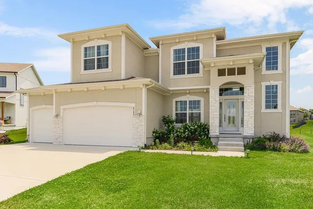 $575,000 | 6705 Northwest 105th Street, Kansas City, MO 64154